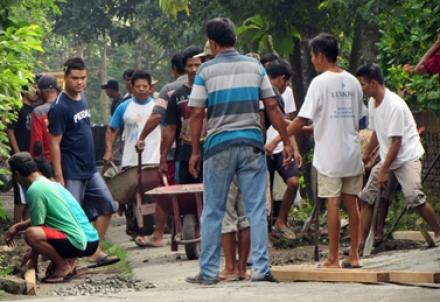 Pembangunan Jalan Lingkungan Pemukiman Lemahdadi RT 1 + 2