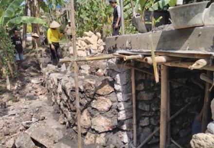 Pembangunan Saluran Drainase Donotirto RT 03