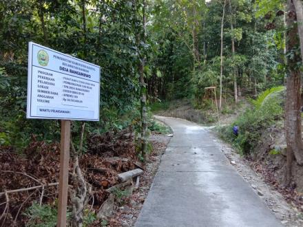 Pembangunan Cor Blok Jalan Bibis RT 04