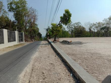 Pembangunan Talud Lapangan Bathok
