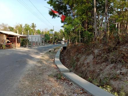 Pembangunan Talud Jalan Bangen RT 01