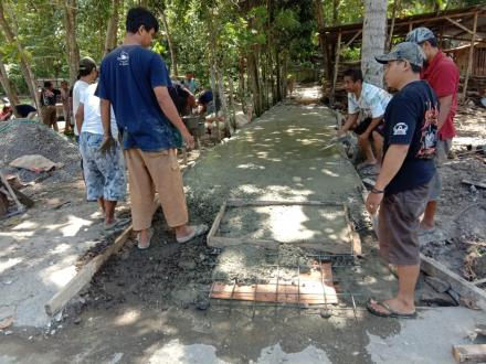 Pembangunan Cor Blok Jalan Sembungan RT 05