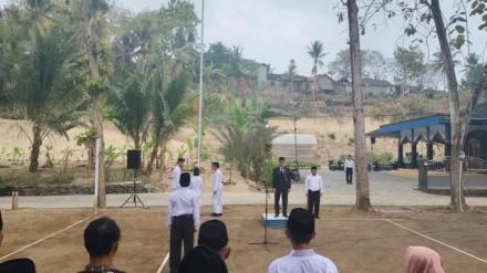 Upacara HUT Ke-81 Kemerdekaan RI Se-Padukuhan Salakan